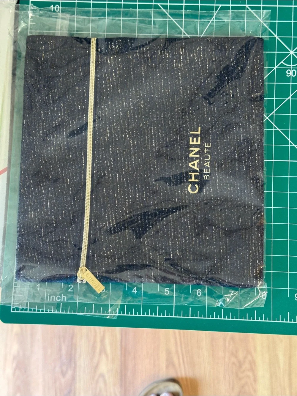 ✨ CHANEL Beauté Blue Shimmer Metallic Cosmetic Pouch / Clutch